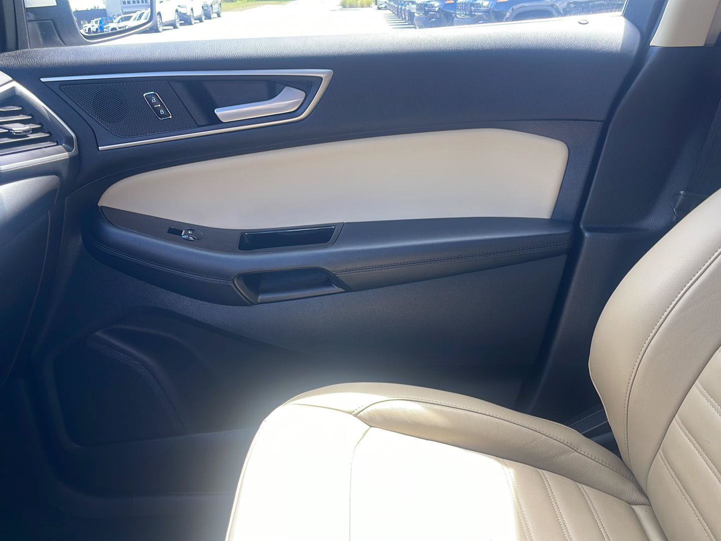 Used 2018 Ford Edge SEL w/ Equipment Group 201A AWD/4WD image 21