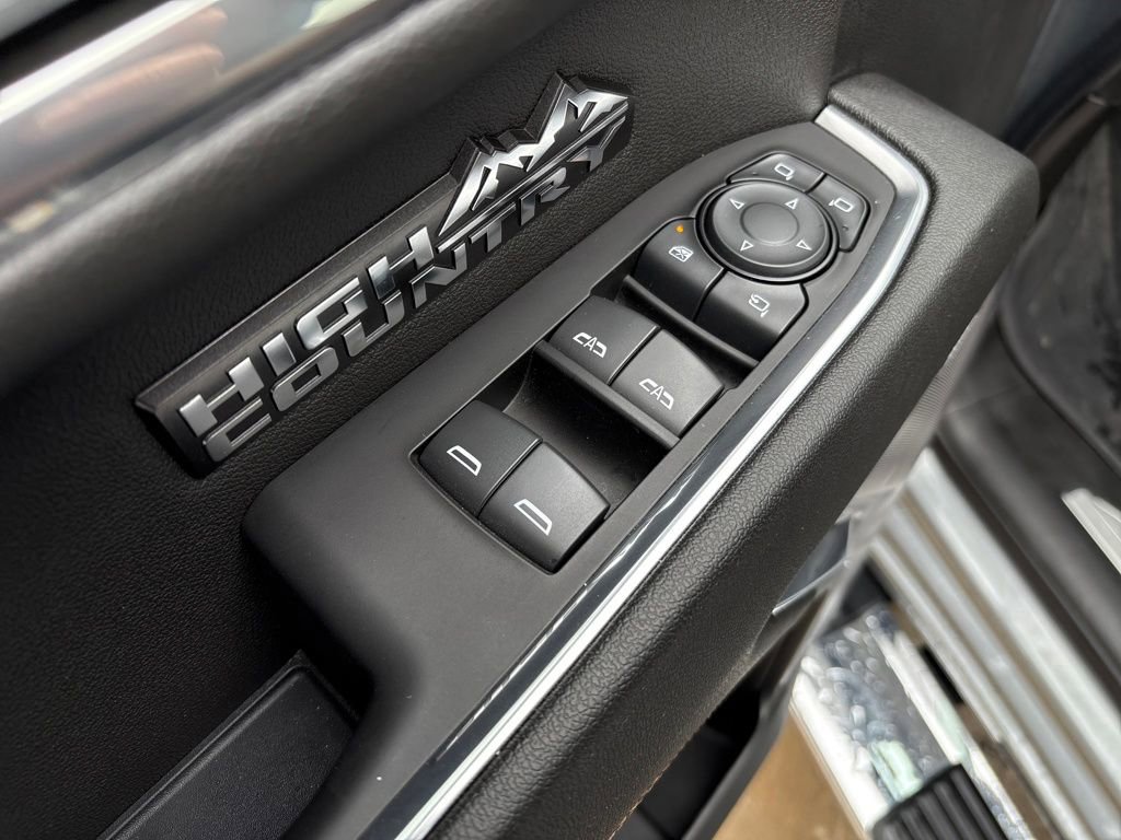 Used 2023 Chevrolet Silverado 1500 High Country w/ High Country Premium Package image 15