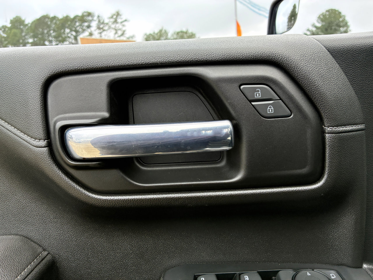 Used 2022 Chevrolet Silverado 1500 LT Trail Boss w/ Convenience Package II image 11