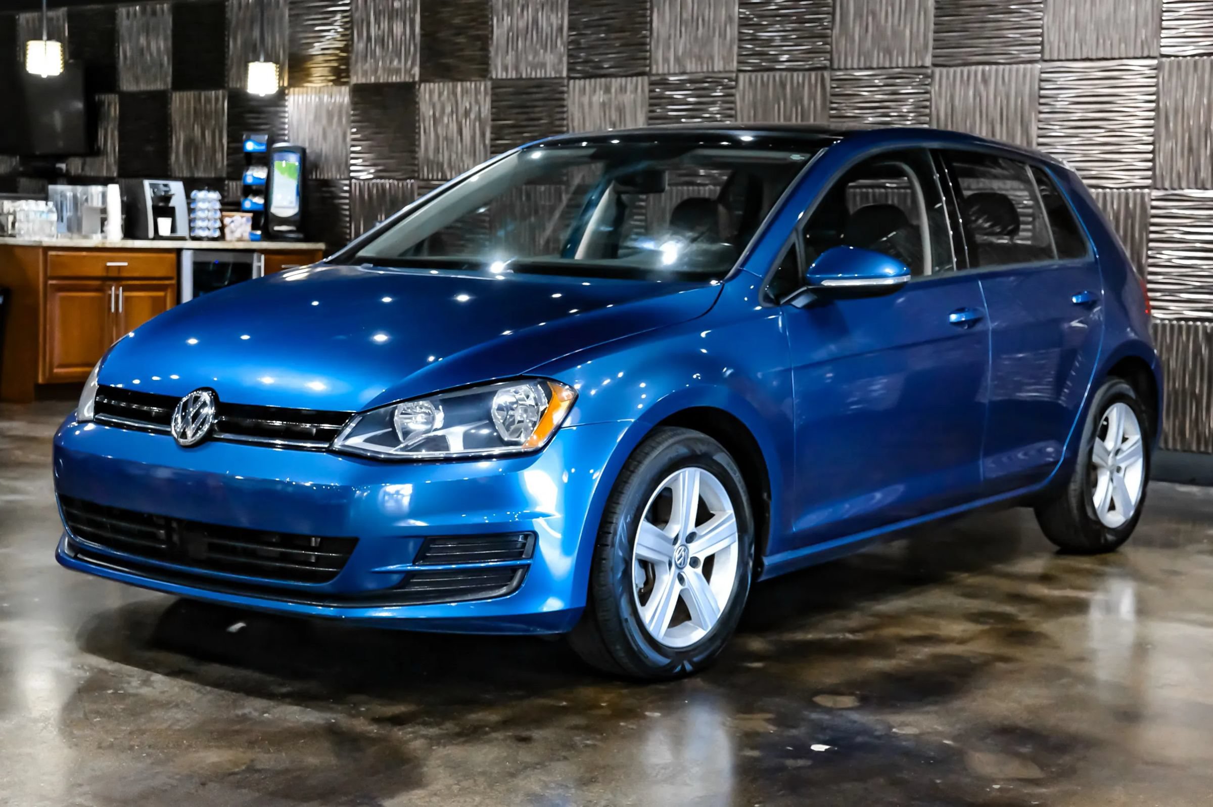 Used 2017 Volkswagen Golf Wolfsburg Edition FWD image 9