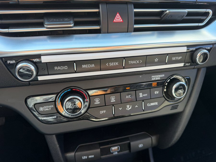 Used 2020 Kia Niro EX w/ Cold Weather Package image 25