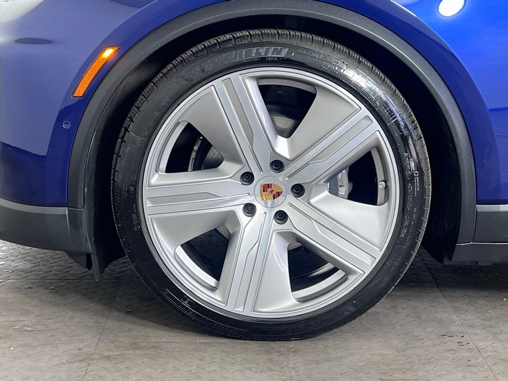 Certified 2024 Porsche Macan 4 Electric image 13