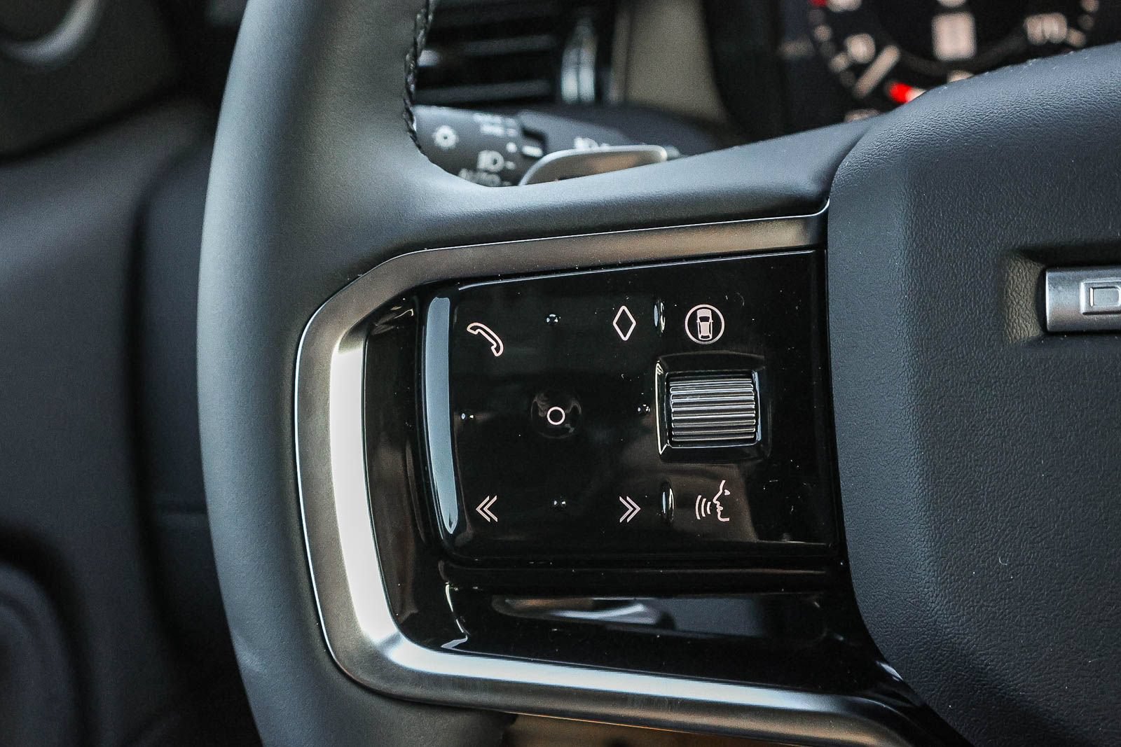 New 2026 Land Rover Discovery Sport Landmark AWD/4WD image 30
