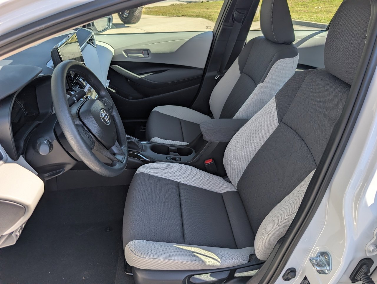 Used 2026 Toyota Corolla LE image 2