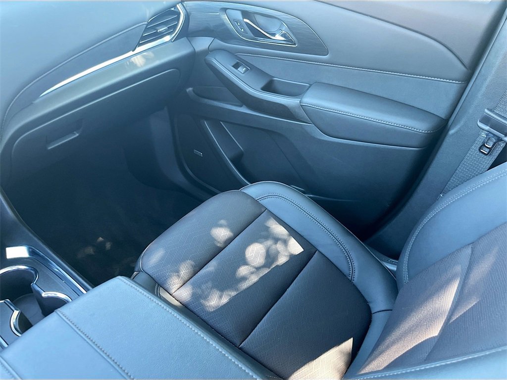 Used 2023 Chevrolet Traverse High Country image 25