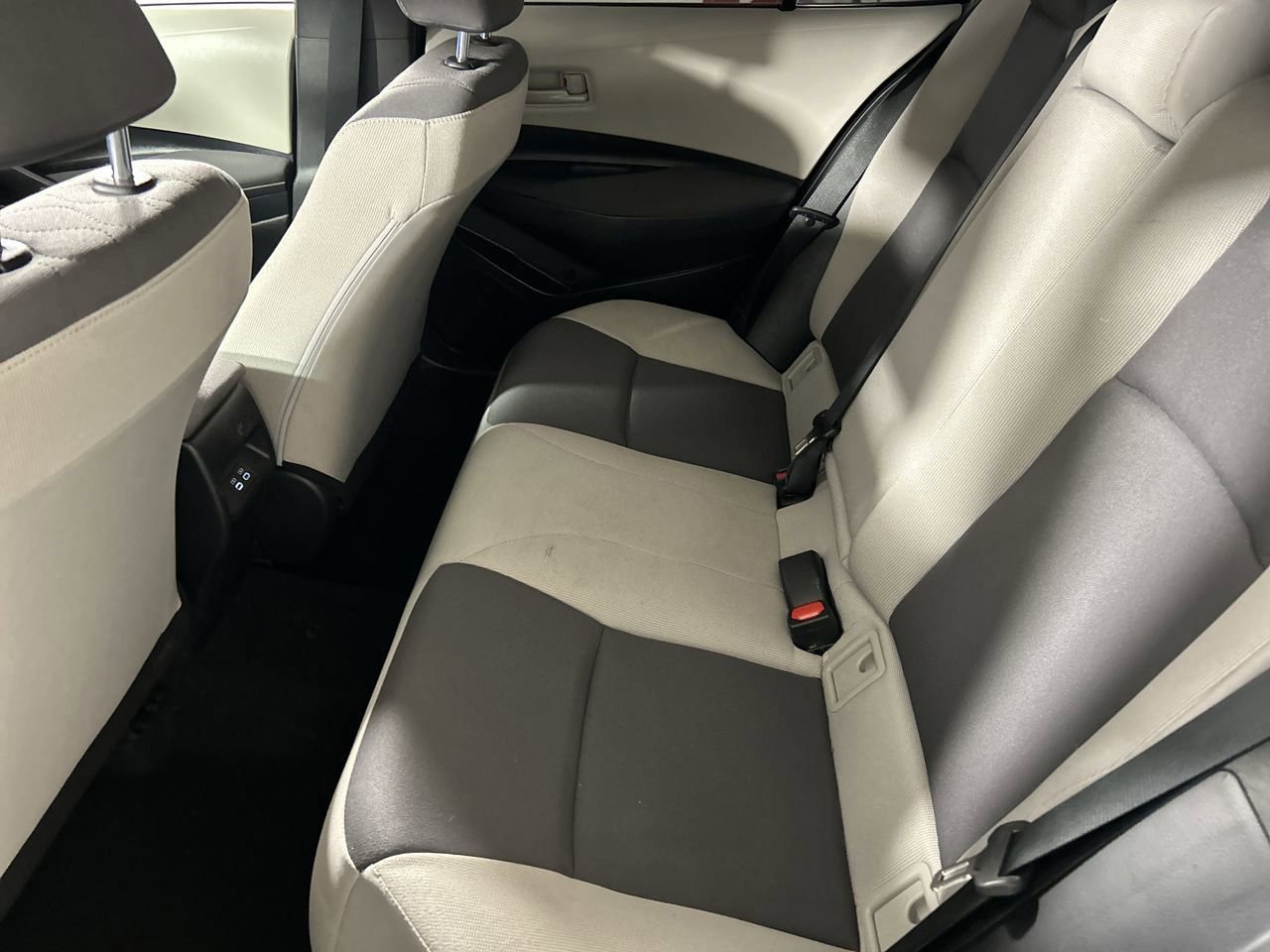 Used 2025 Toyota Corolla LE image 23