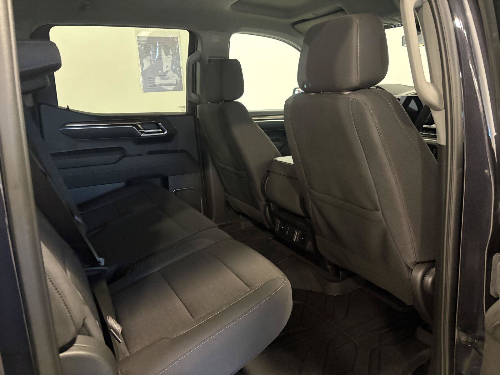 Used 2023 Chevrolet Silverado 1500 LT w/ Z71 Off-Road Package AWD/4WD image 42