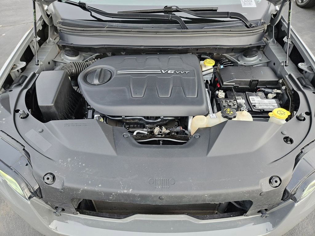 Used 2022 Jeep Cherokee Latitude Lux w/ Mopar Interior Package image 39