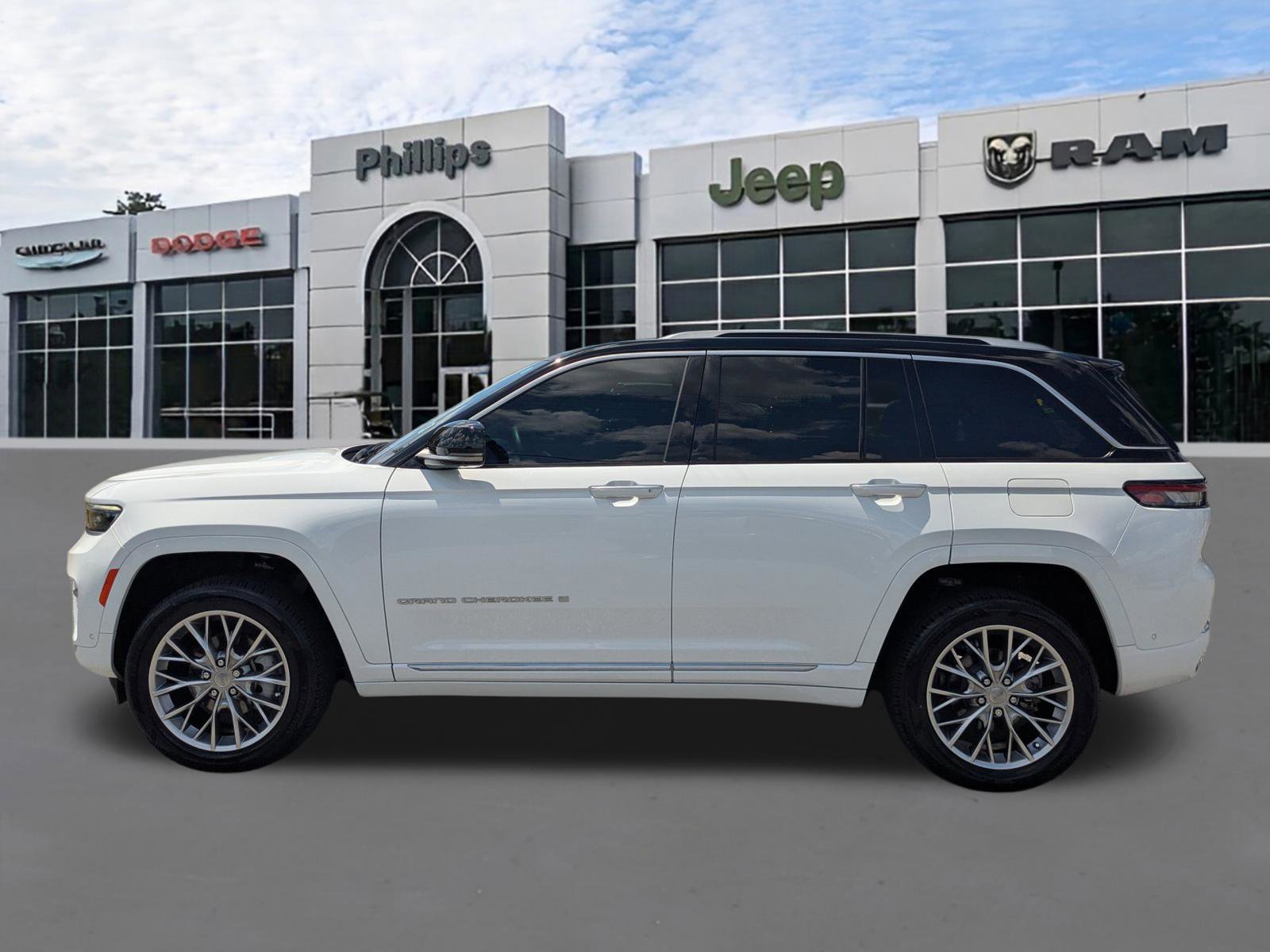 Certified 2023 Jeep Grand Cherokee Summit w/ Adv Protech Group IV AWD/4WD image 6
