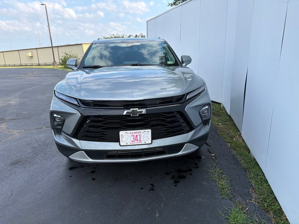 New 2026 Chevrolet Blazer LT w/ LPO, Black Sport Package FWD image 9