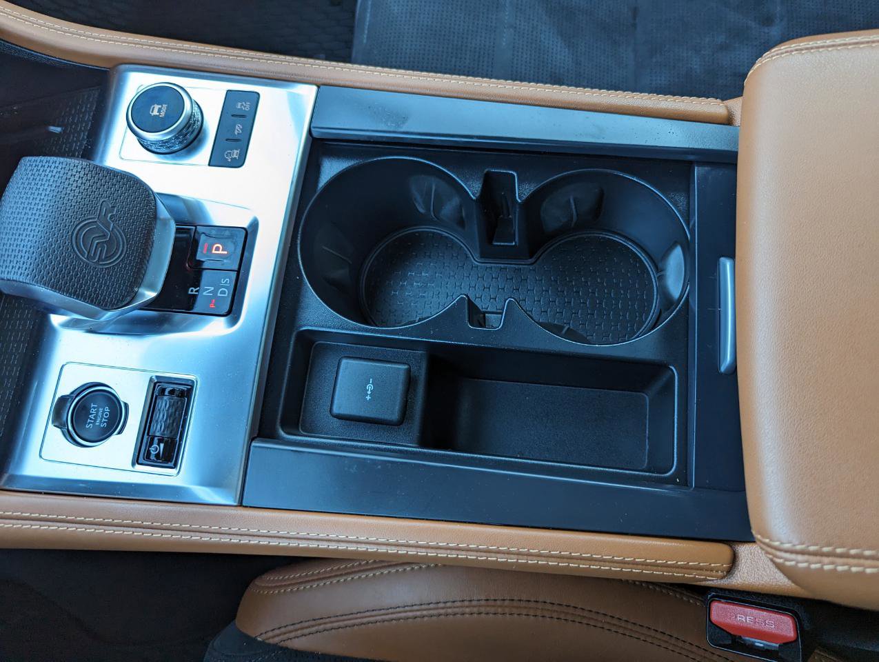 Used 2023 Jaguar F-PACE SVR image 28