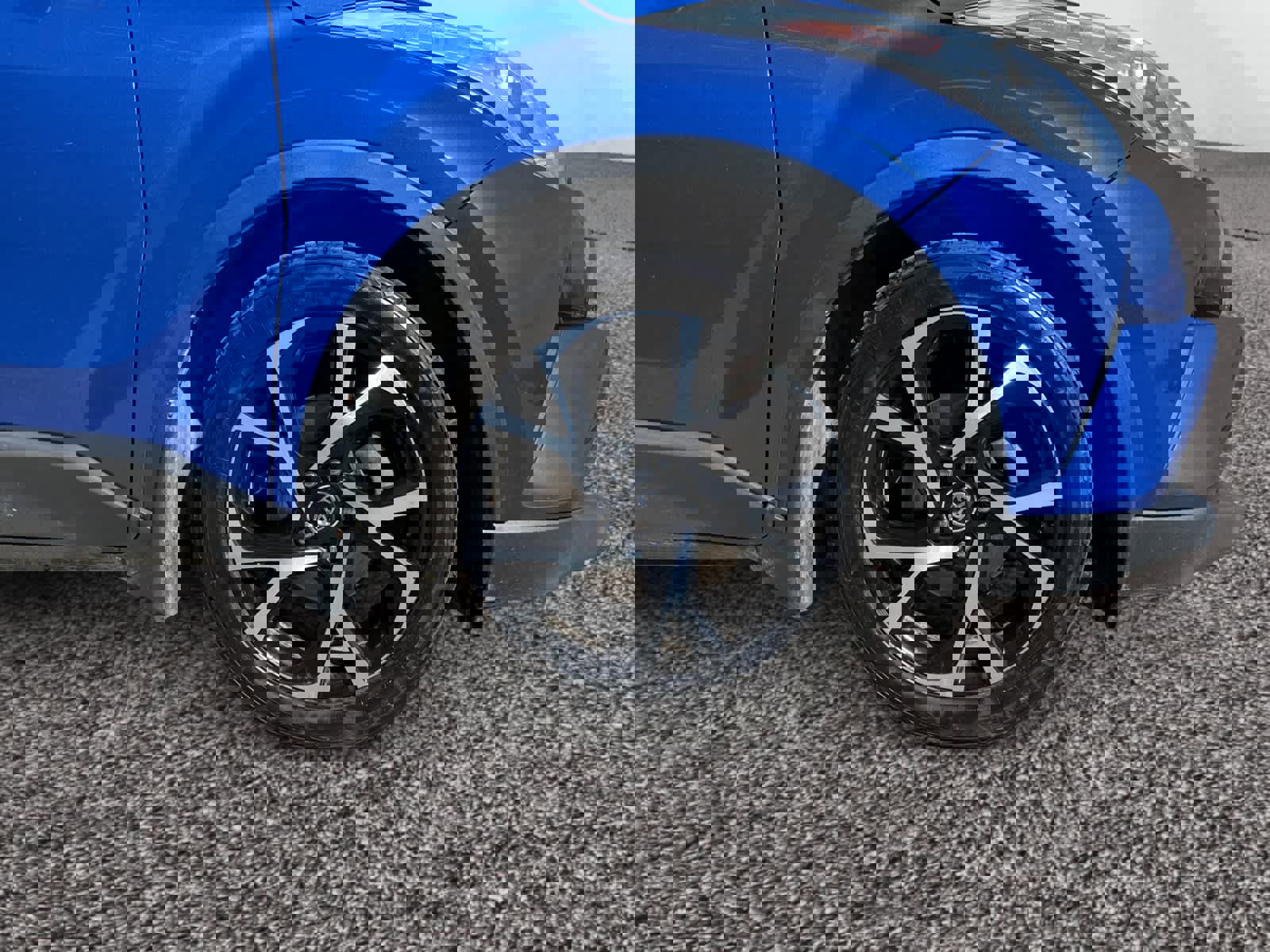 Used 2018 Toyota C-HR XLE image 14