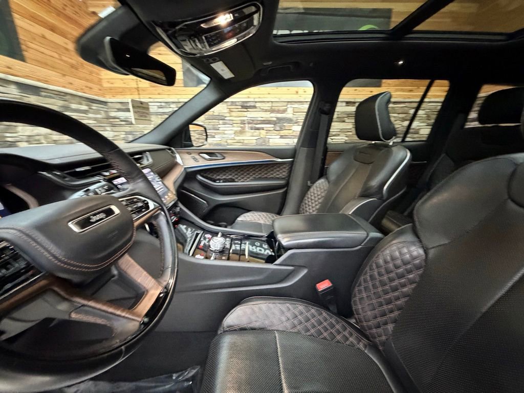 Used 2022 Jeep Grand Cherokee Summit image 11