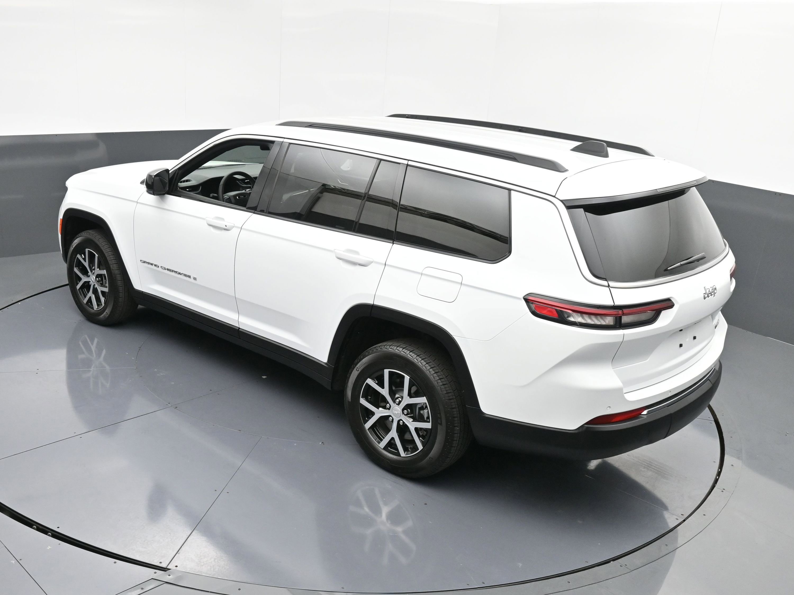 Used 2025 Jeep Grand Cherokee L Limited image 34