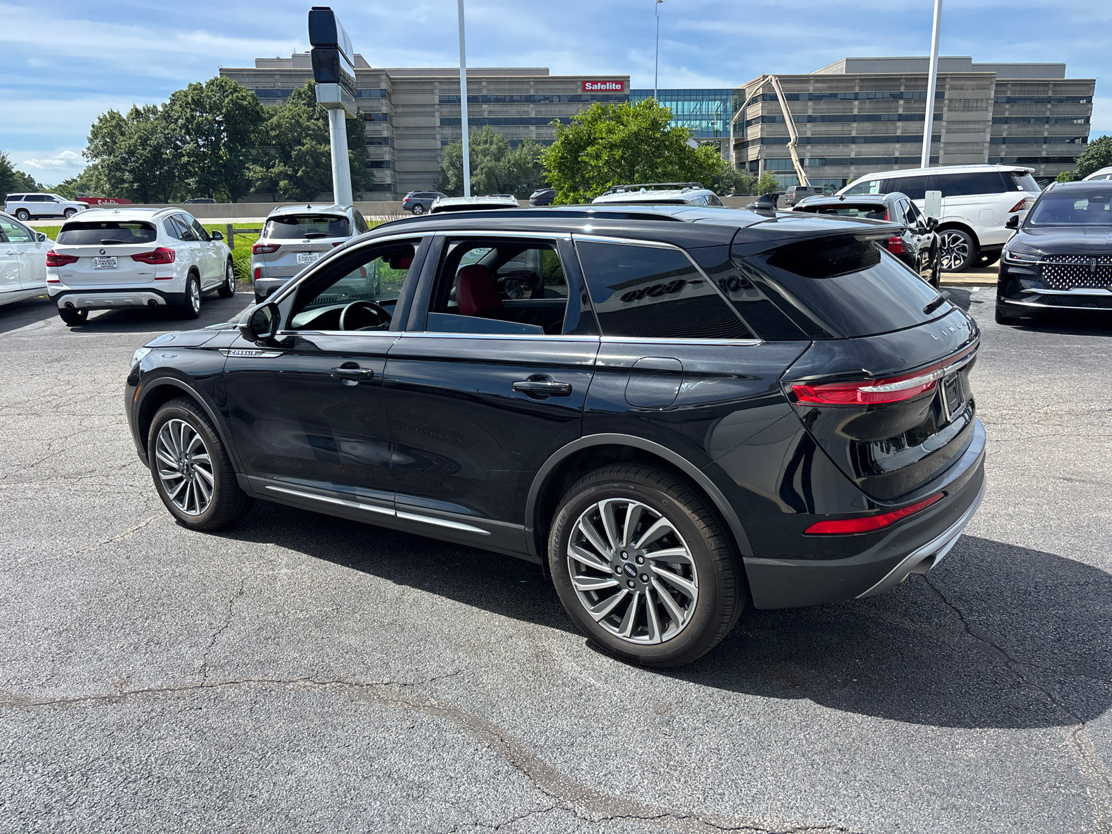 Certified 2025 Lincoln Corsair Reserve AWD/4WD image 5