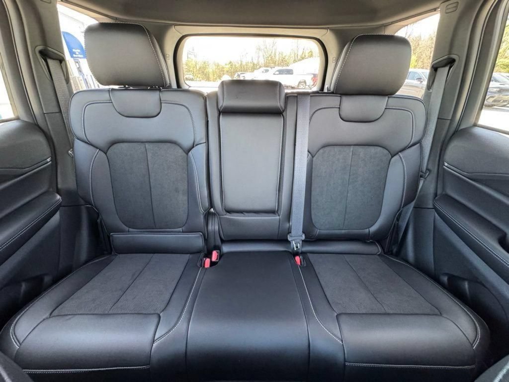 New 2025 Jeep Grand Cherokee Altitude AWD/4WD image 16