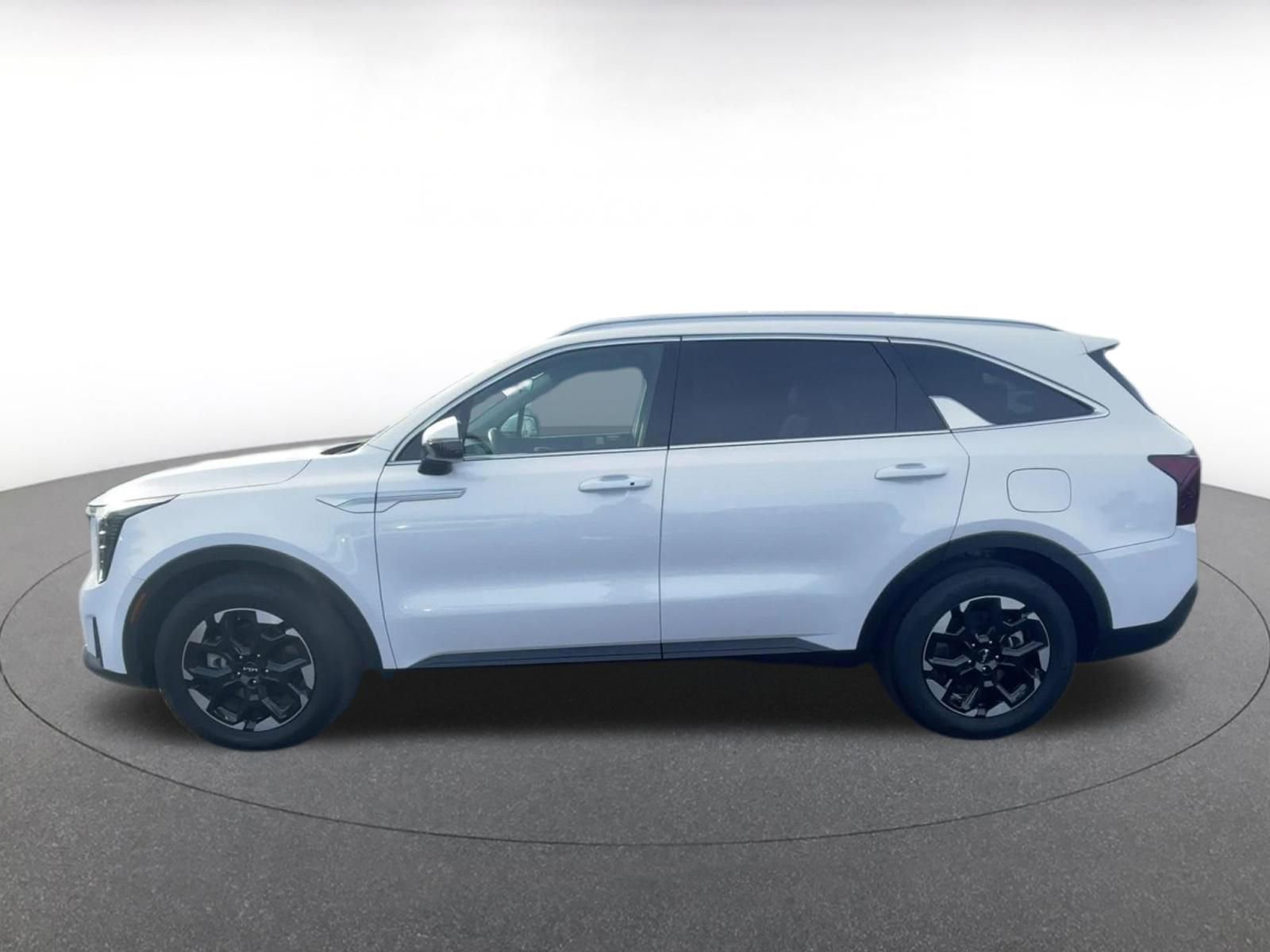 Used 2024 Kia Sorento S image 9