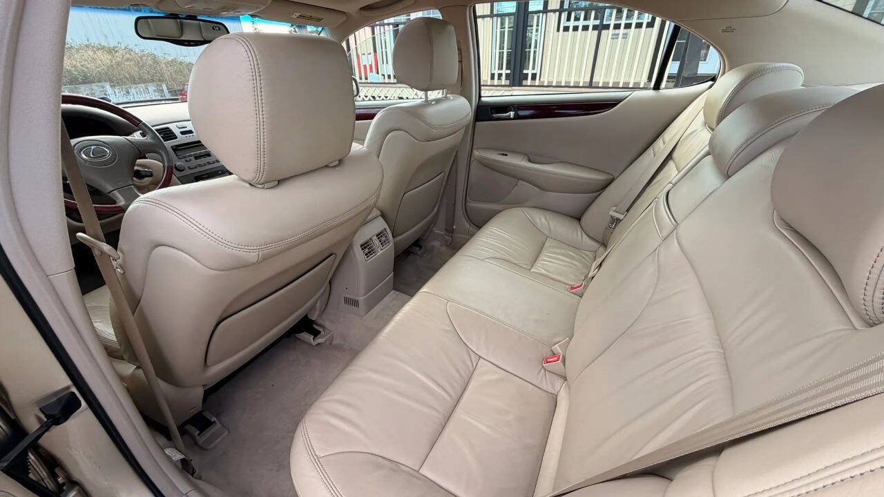Used 2002 Lexus ES 330 w/ Premium Pkg FWD image 17