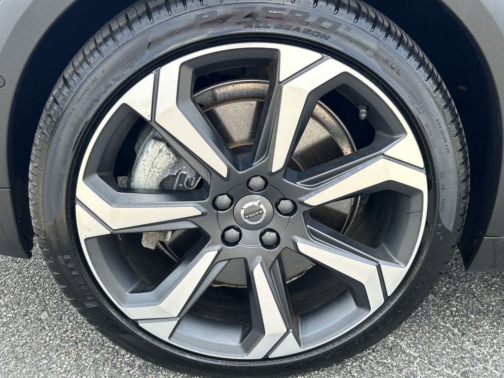 Used 2025 Volvo V60 B5 Cross Country Plus image 10