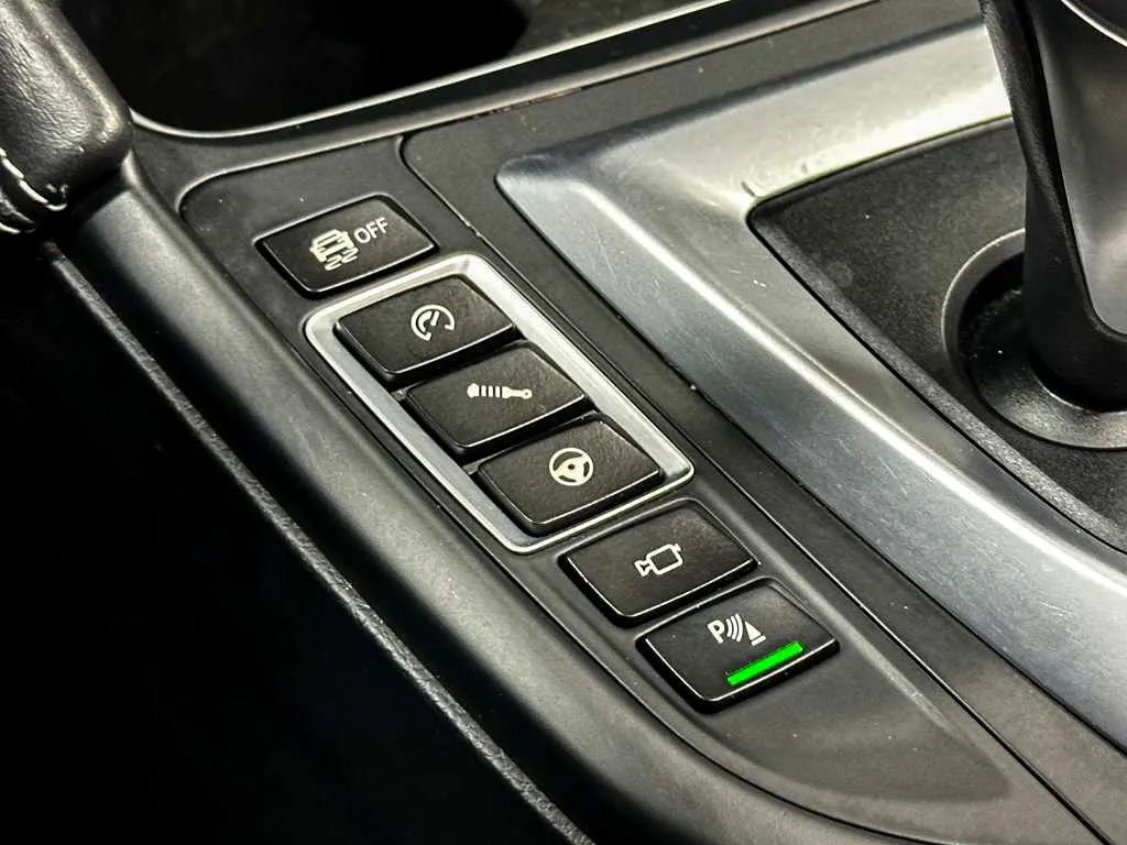 Used 2015 BMW M4 Convertible RWD image 39