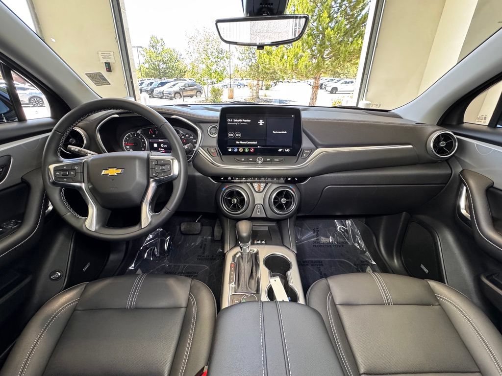 Used 2025 Chevrolet Blazer LT w/ Sound & Technology Package FWD image 14