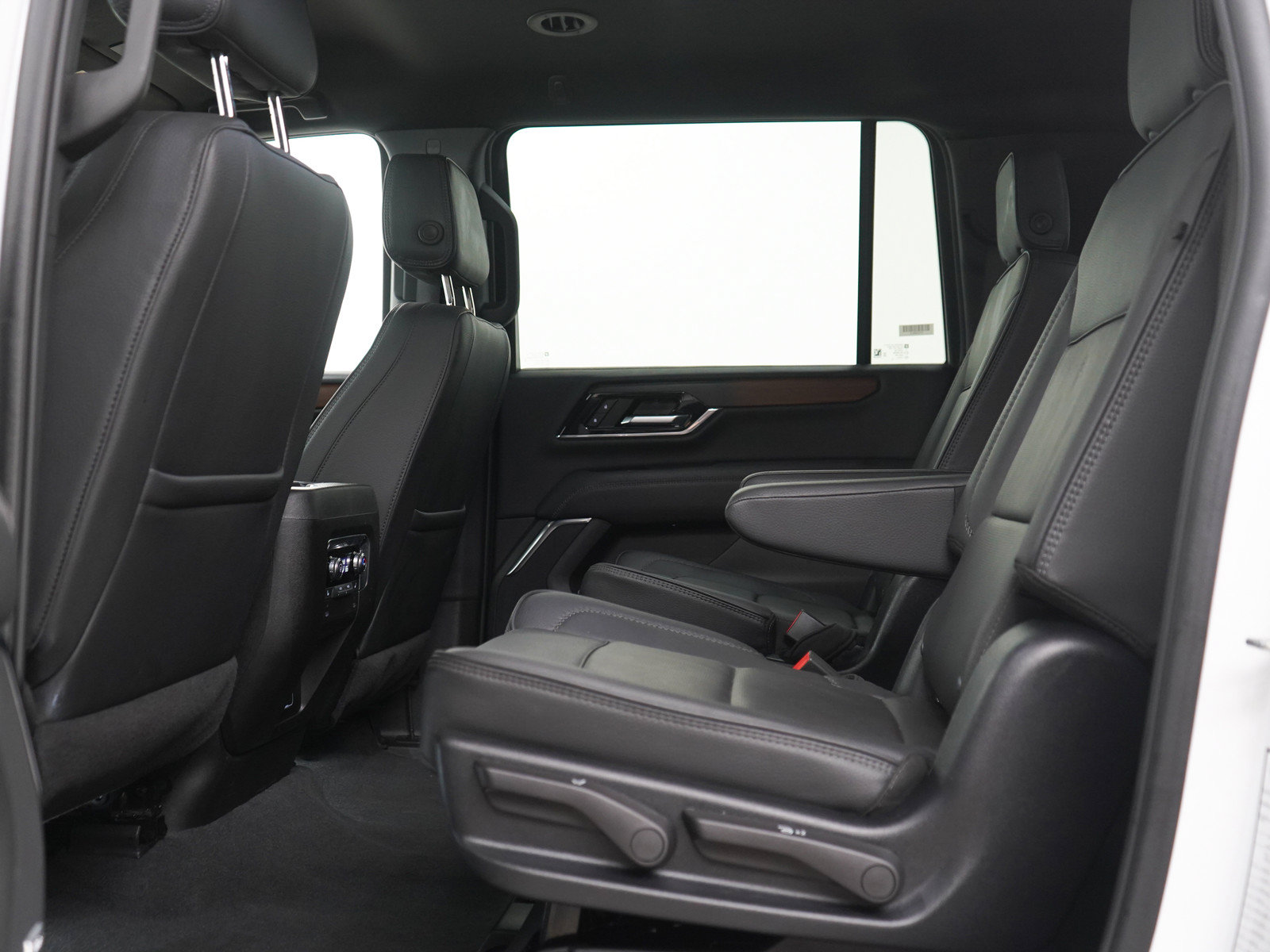 Used 2025 GMC Yukon XL Denali AWD/4WD image 21