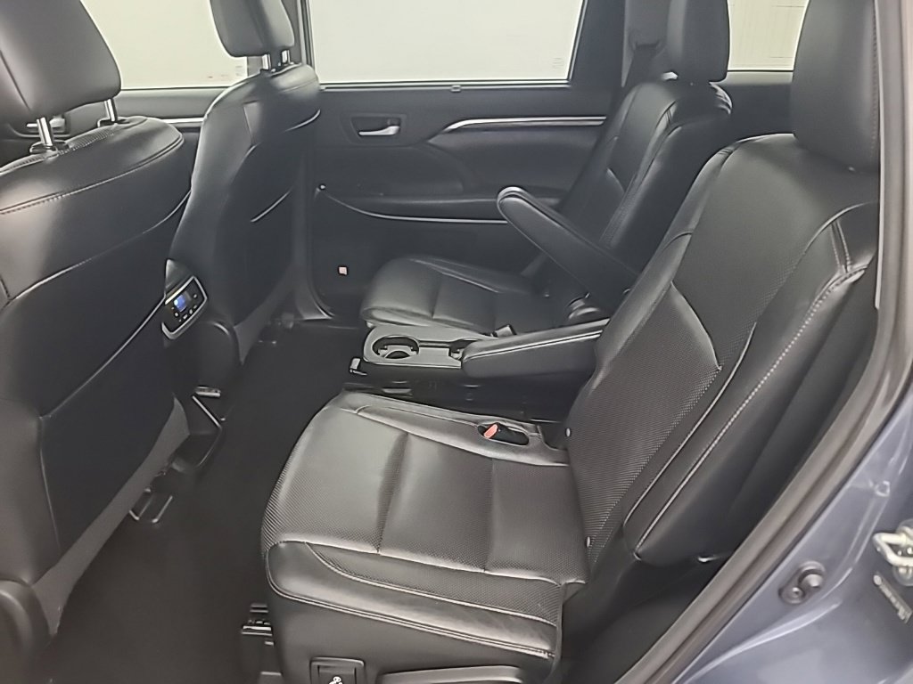 Used 2014 Toyota Highlander Limited FWD image 18