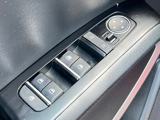 Certified 2025 Kia Soul LX w/ LX Technology Package FWD image 17
