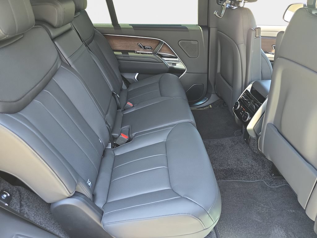 New 2026 Land Rover Range Rover Long Wheelbase SE AWD/4WD image 11