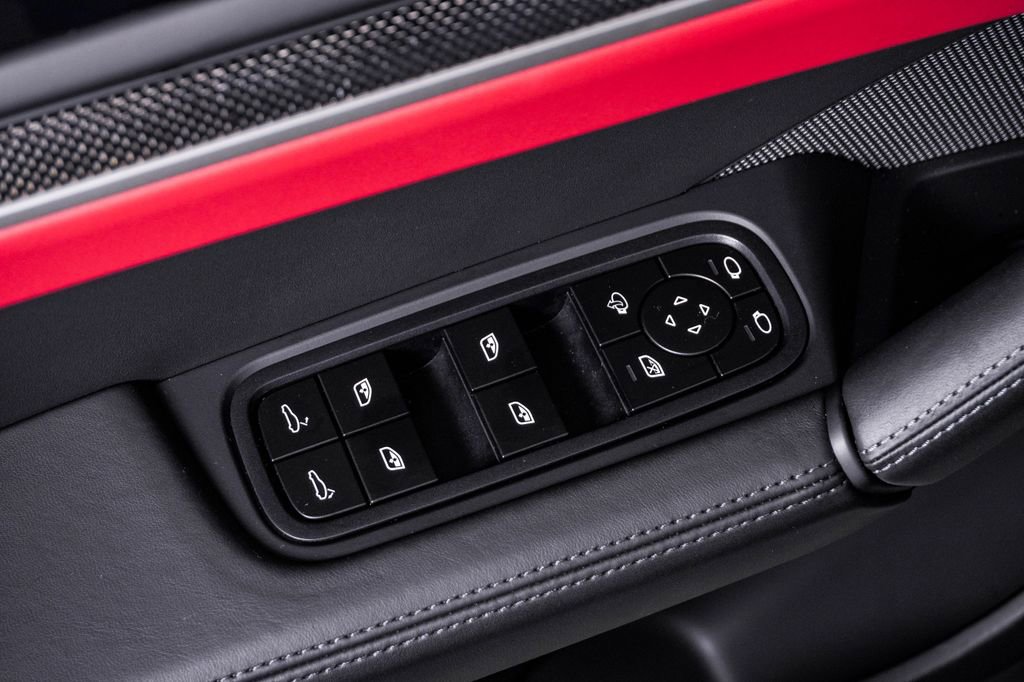 Certified 2025 Porsche Cayenne Coupe AWD/4WD image 26
