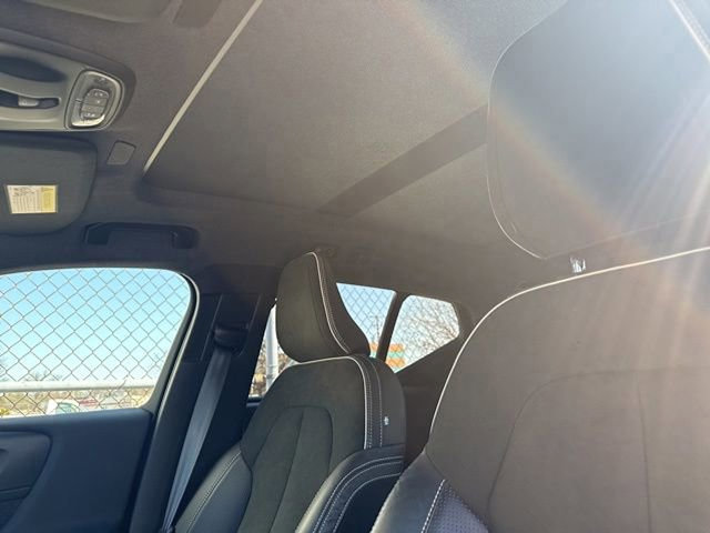 Used 2021 Volvo XC40 T5 R-Design w/ Advanced Package image 12