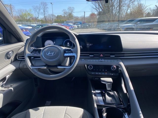 Certified 2025 Hyundai Elantra SEL image 9