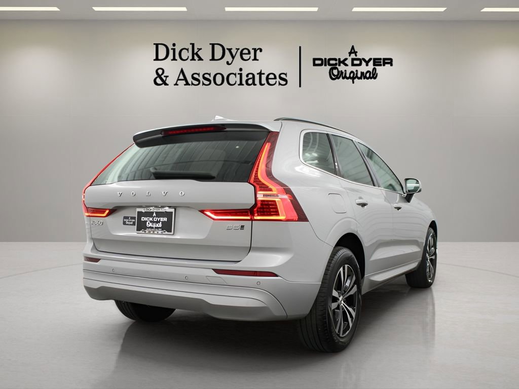 Used 2023 Volvo XC60 B5 Core w/ Climate Package AWD/4WD image 2