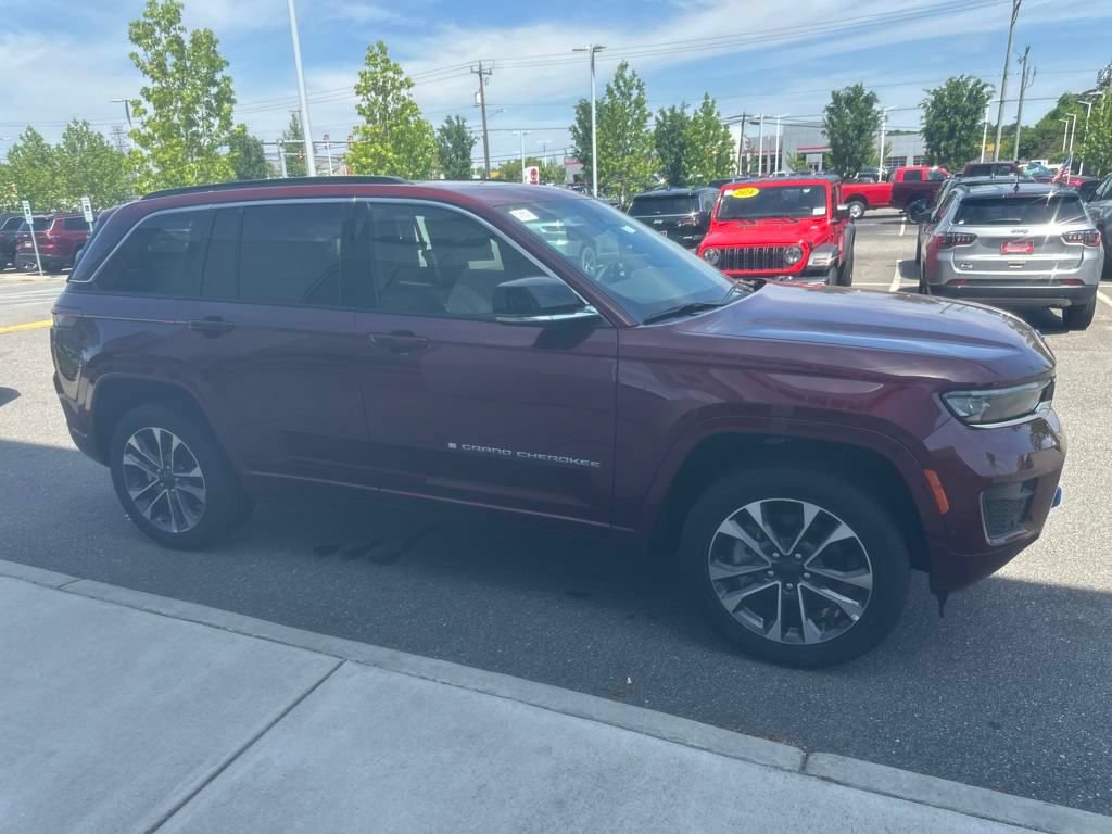 New 2024 Jeep Grand Cherokee Overland w/ Advanced Protech Group III AWD/4WD image 5