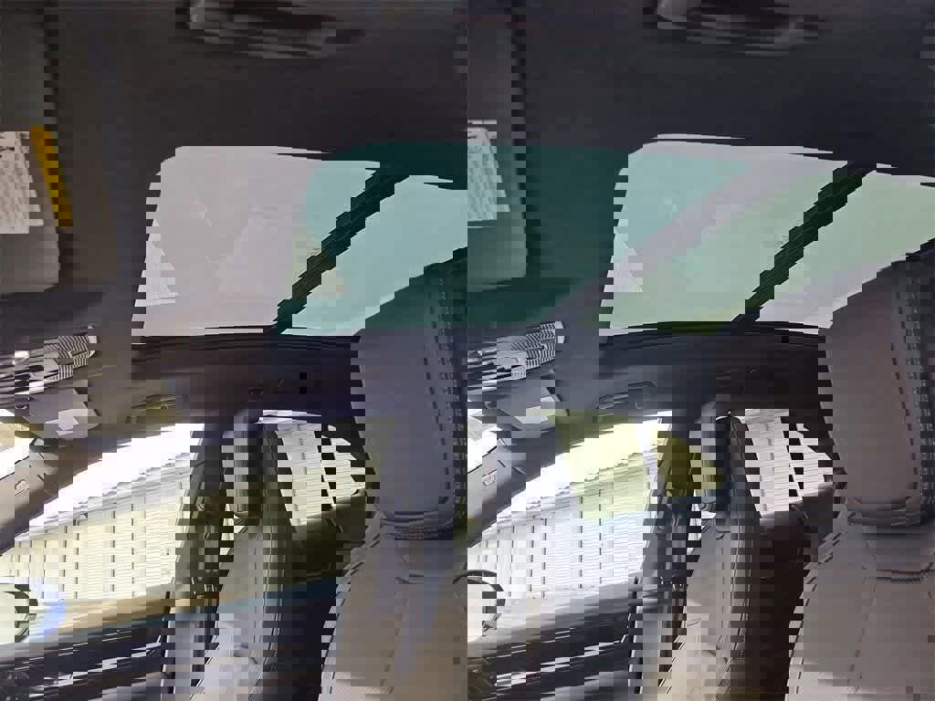 Used 2025 Porsche Macan 4S Electric image 17