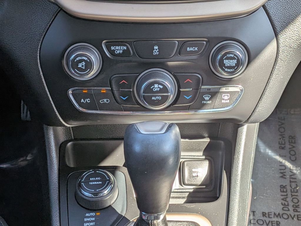 Used 2014 Jeep Cherokee Limited w/ Luxury Group AWD/4WD image 28