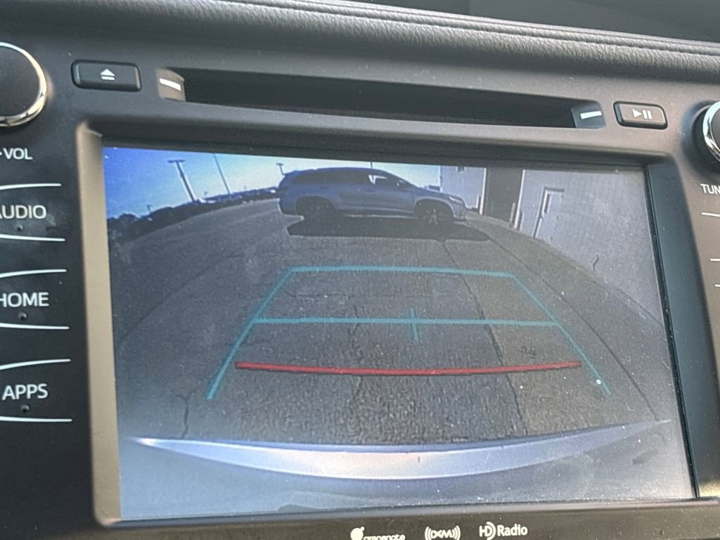 Used 2019 Toyota Highlander XLE image 12