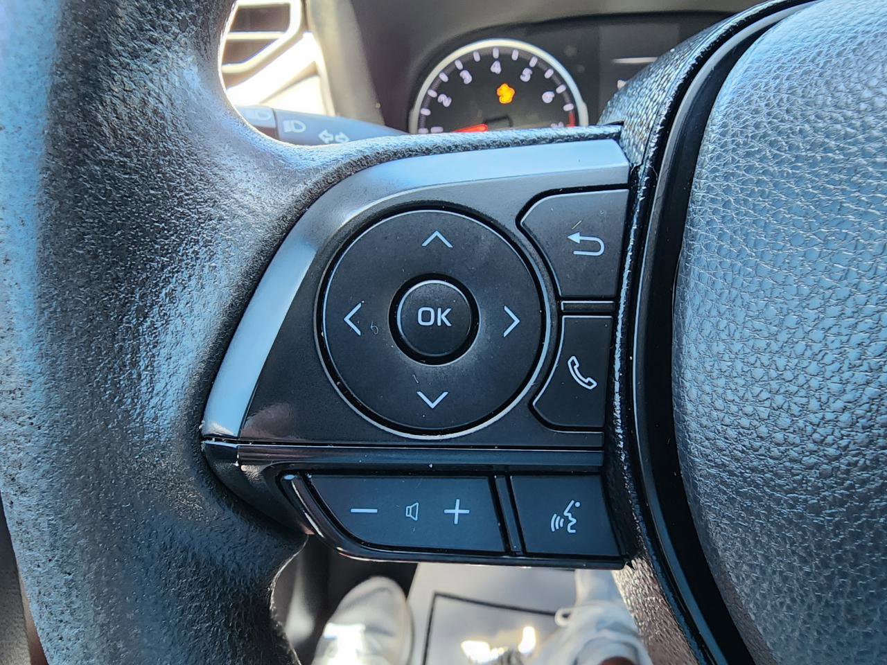 Used 2021 Toyota RAV4 LE FWD image 19