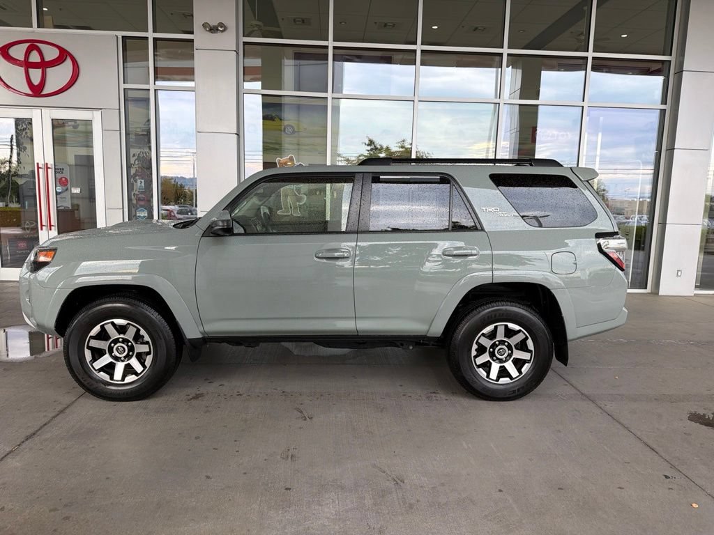 Certified 2023 Toyota 4Runner TRD Off-Road AWD/4WD image 2