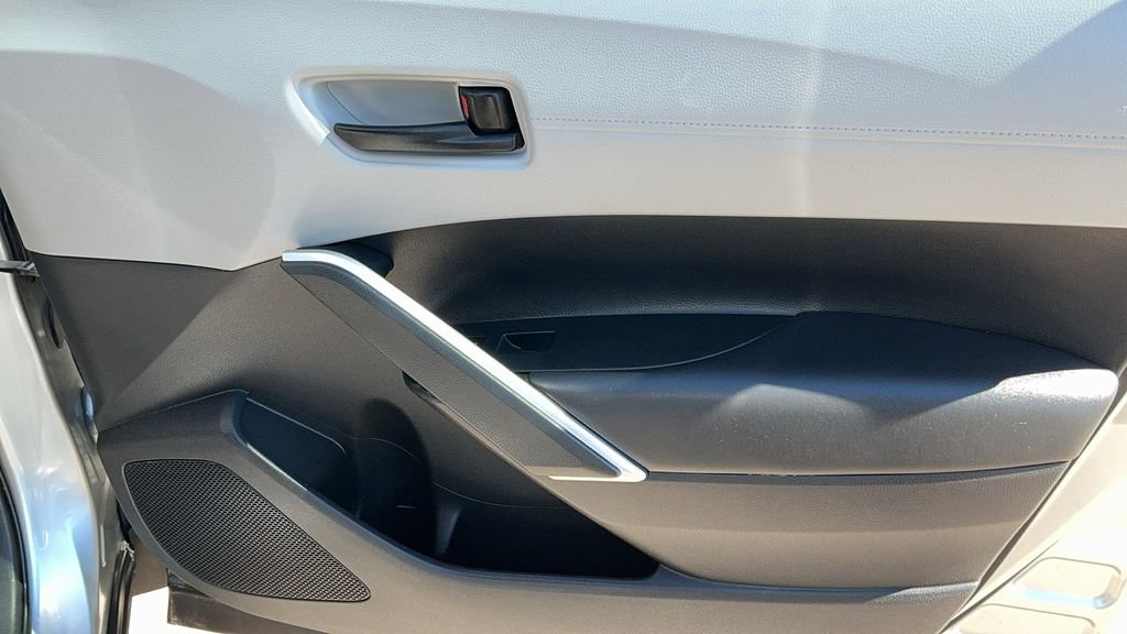 Used 2022 Toyota Corolla Cross L image 19