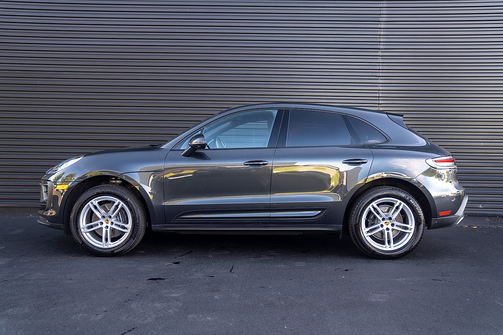 Used 2026 Porsche Macan AWD/4WD image 2