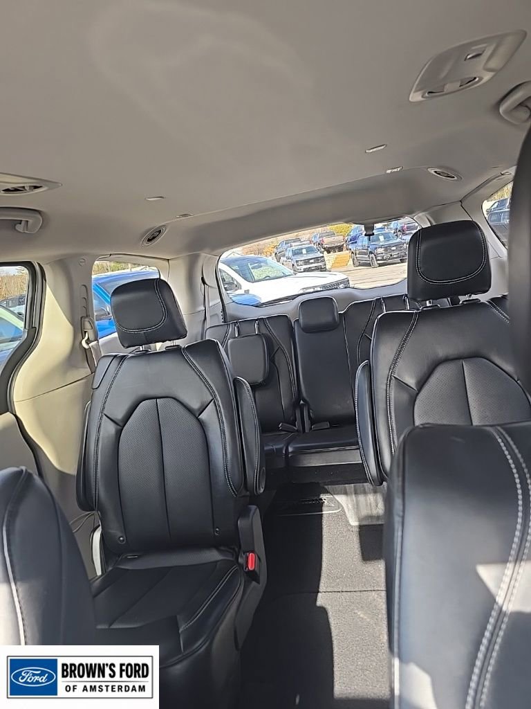 Used 2024 Chrysler Pacifica Touring-L FWD image 16