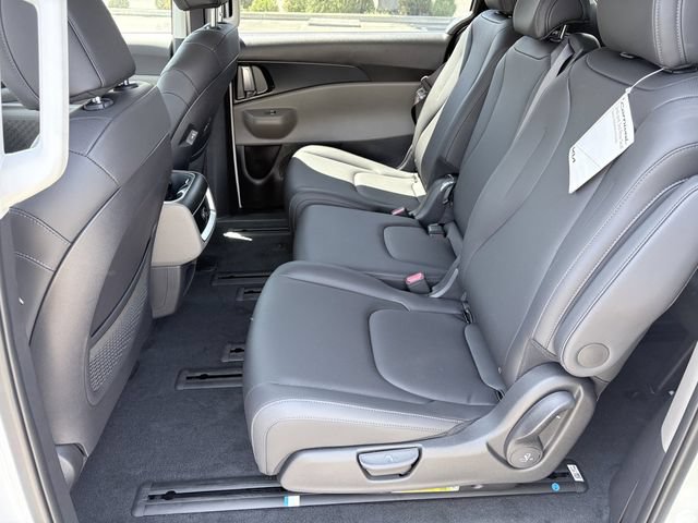 New 2026 Kia Carnival LXS FWD image 6