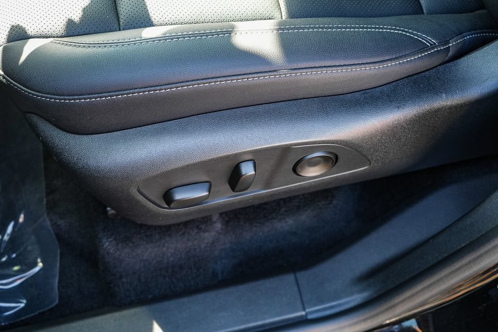 Used 2026 Chevrolet Traverse LT FWD image 19