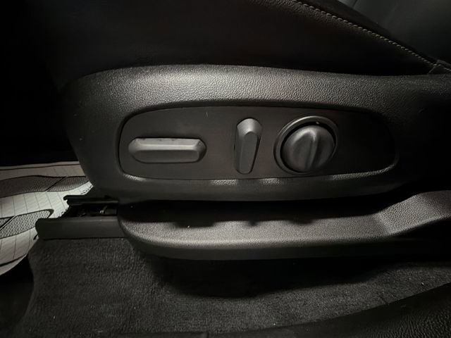 Used 2023 Chevrolet Traverse LT image 12