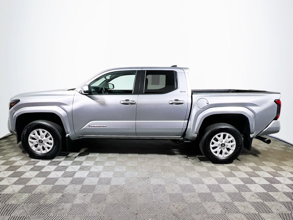 Certified 2025 Toyota Tacoma SR5 AWD/4WD image 4