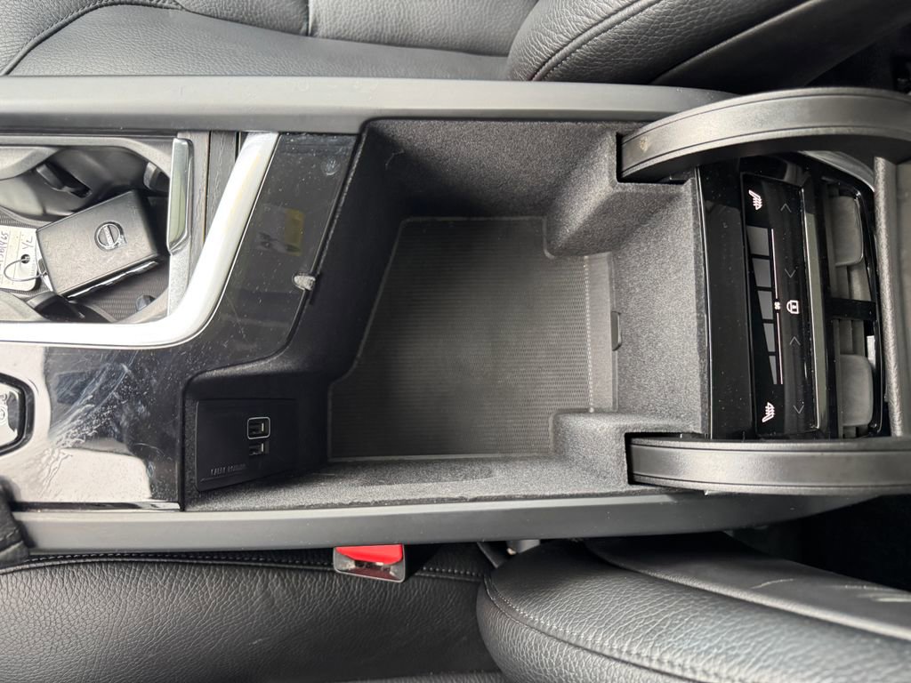 Used 2020 Volvo XC90 T6 Momentum w/ Protection Package Premier image 31