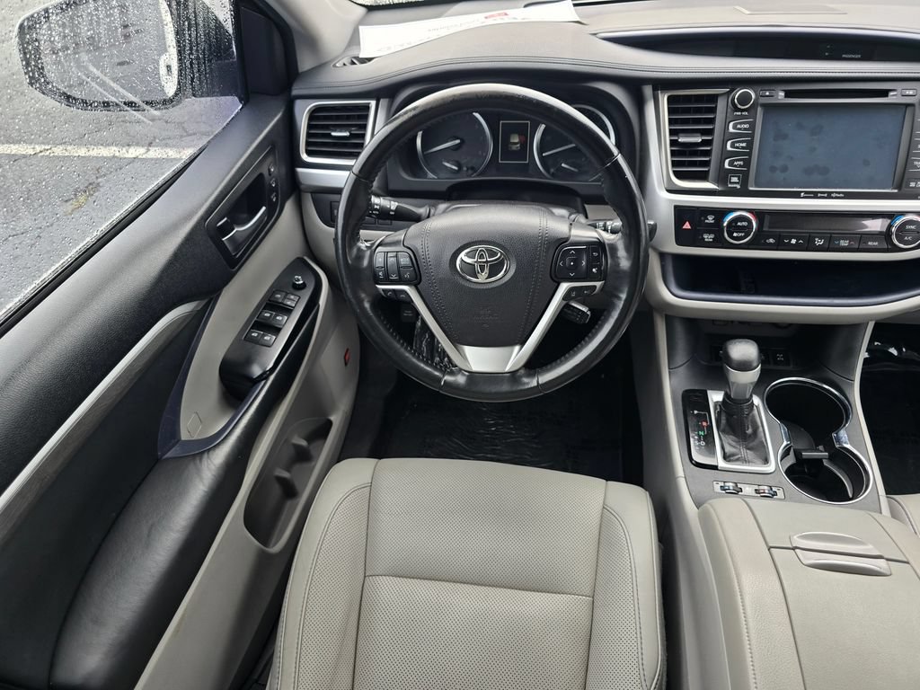 Used 2019 Toyota Highlander Limited Platinum AWD/4WD image 16