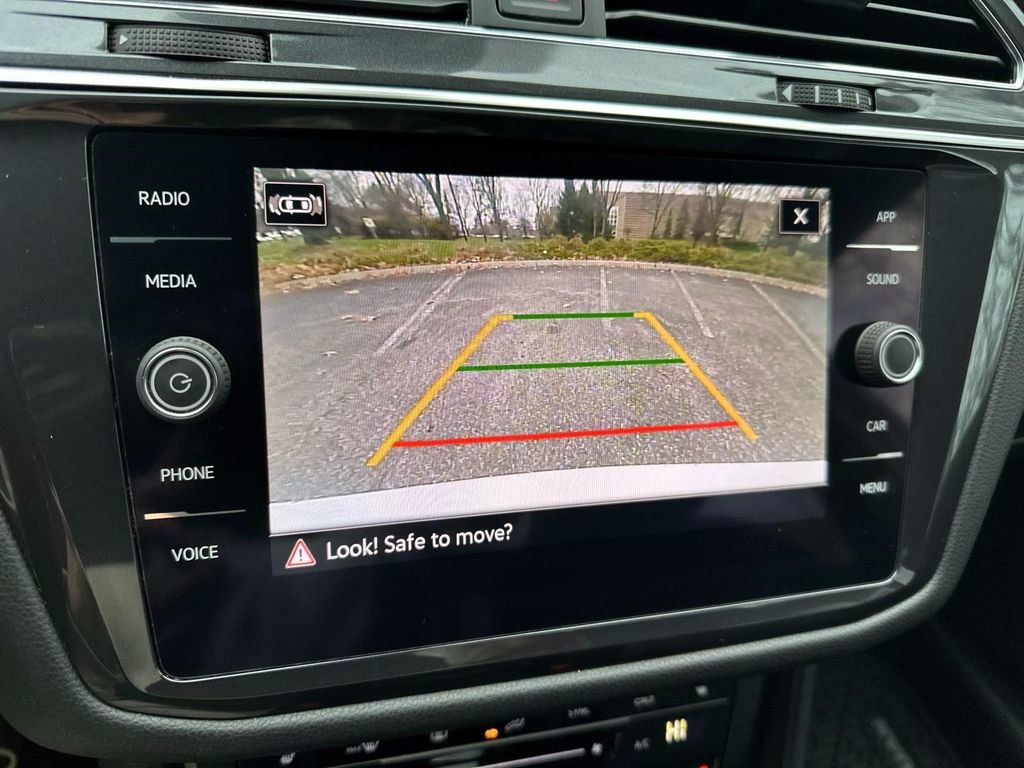 Used 2022 Volkswagen Tiguan SE image 21