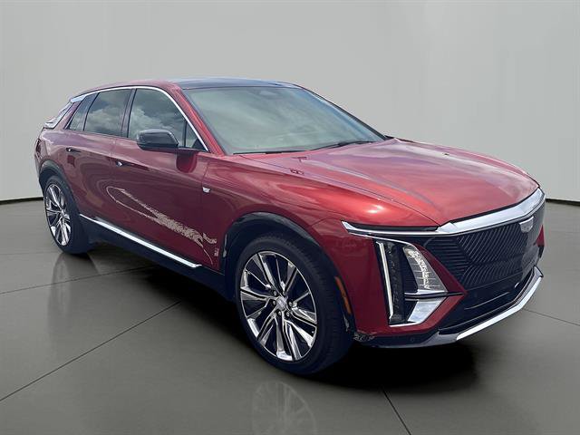 Certified 2025 Cadillac Lyriq Luxury w/ LPO, Floor Liner Package AWD/4WD image 7